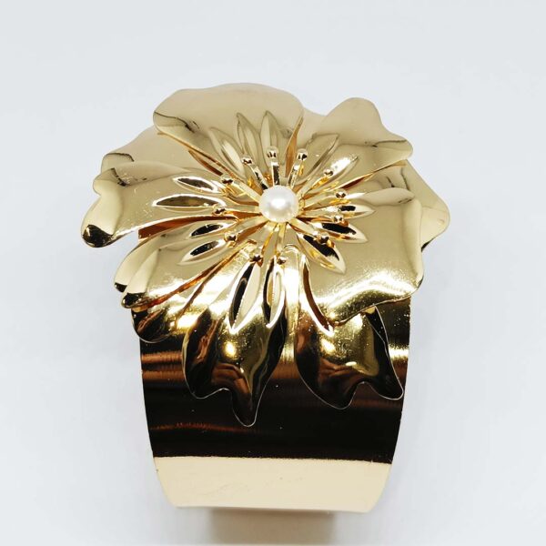 Flower Mist Golden Bracelet